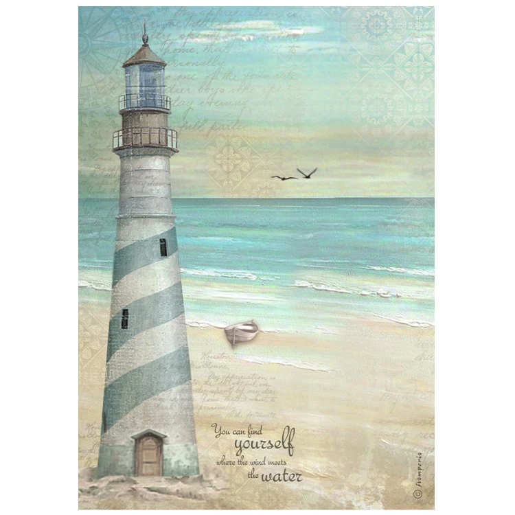 Papier ryżowy format A4 marki Stamperia z kolecji Sea Land. Zawiera motyw latarni morskiej na brzegu piaszczystej plaży, z widokiem na morze i horyzont. Idealny do decoupage i mixmedia. Kod producenta:  DFSA4857