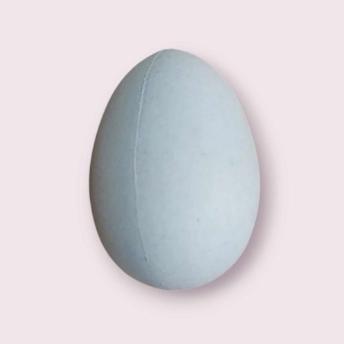Jajo plastikowe 6cm - imitacja kurzego.jpg