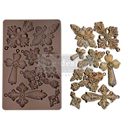 Forma silikonowa do odlewów 20x13 cm – Prima Holy Harmony. Zawiera 9 ornamentowych krzyży. Sześć wzorów posiada oczka-zawieszki. Idealna do projektów DIY, decoupage, scrapbooking i mixmediów.
