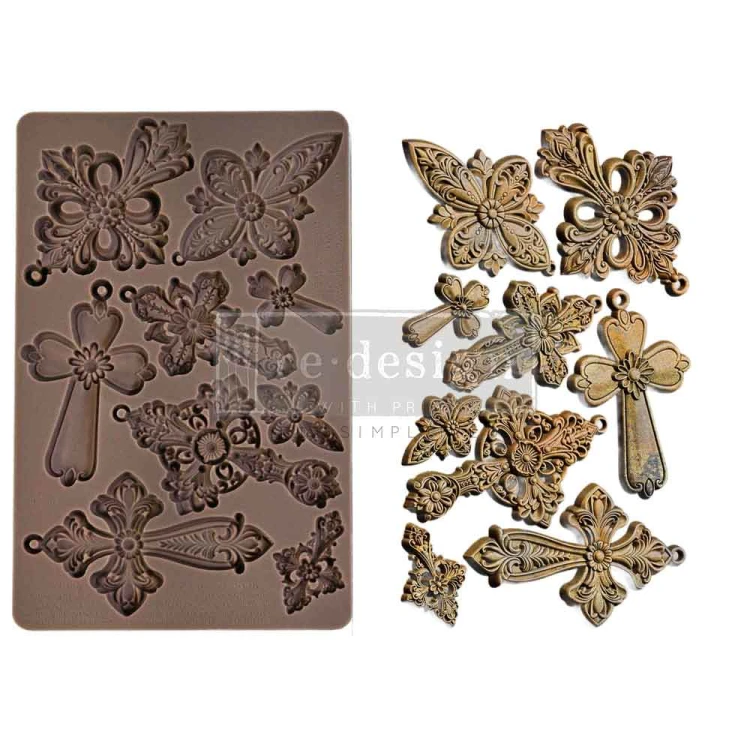 Forma silikonowa do odlewów 20x13 cm – Prima Holy Harmony. Zawiera 9 ornamentowych krzyży. Sześć wzorów posiada oczka-zawieszki. Idealna do projektów DIY, decoupage, scrapbooking i mixmediów.