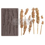 Forma silikonowa do odlewów o wymiarach 20x13 cm marki Prima z kolekcji Lavender Harvest. Zawiera motyw lawendy - 7 kwiatów różnej wielkości oraz dwie pszczółki.