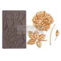 Forma silikonowa do odlewów o wymiarach 20x13 cm marki Prima Peony Suede. Zawiera duży, rozkwitnięty kwiat peonii wraz  z dodatkami uzupełniającymi kompozycję: pąk, liść, łodyga.