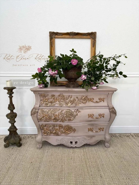 Forma silikonowa do odlewów 20x13 cm - Prima Peony Suede. Gotowe odlewy wykorzystane do dekoracji komody.