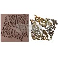 Forma silikonowa do odlewów o wymiarach 15x15 cm marki Prima wzór Corner Charm. Zawiera dwa dekoracyjne ornamenty - narożniki pełne finezyjnych liściastych zawijasów. Idealny do stylizacji mebli lub dekoracji w decoupage.