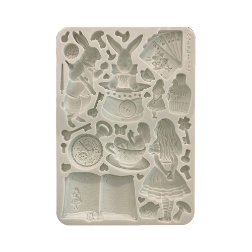 Foremka silikonowa do odlewów format A5 marki Stamperia. Zawiera motywy Alicji z Krainy Czarów, królik w kapeluszu, karty. Kod producenta KACMA572. Idealna do dekoracji w decoupage i różnych pomysłów DIY.