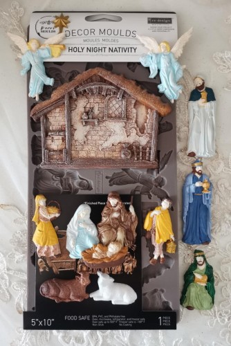 Foremka silikonowa do odlewów o wymiarach  25x13 cm marki Prima wzór Holy Night Nativity. Zawiera motyw szopki bożonarodzeniowej z postaciami.  Idealna do decoupage, mixmediów, stylizacji mebli i dekoracji cukierniczych.