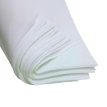 Alabastrowa biel – najcieńsza pianka foamiran zimny (0,8 mm) do tworzenia realistycznych kwiatów. Idealna baza do barwienia pastelami, która po dwukrotnym podgrzaniu do złudzenia przypomina delikatne płatki ślubnych róż i lilii