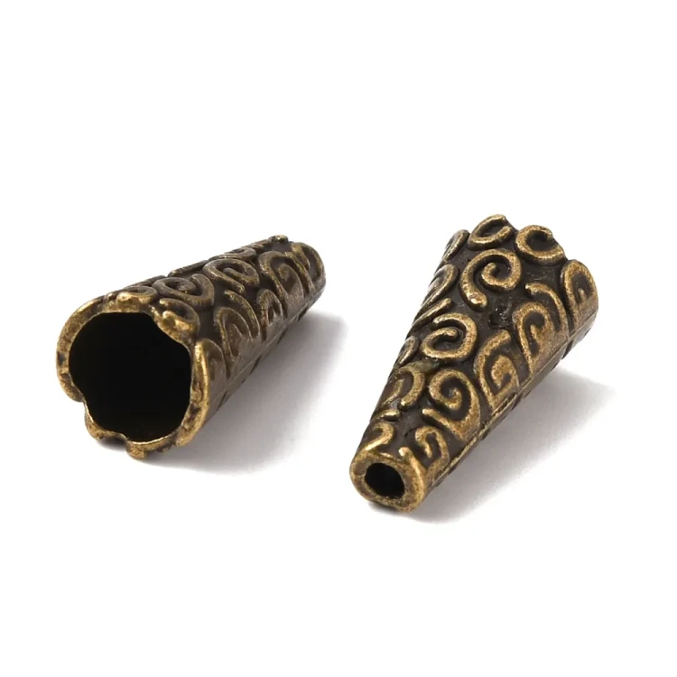 Przekładka średnica 8 mm,  wysokość 17 mm, kolor antyczne złoto. Wzór tłoczony filigran, zawijasy. Wykonana z metalu nieszlachetnego, 1 sztuka. Sprawdzi się jako nakładka do koralików, ozdobne wykończenie bombek, jajek i biżuterii.