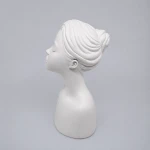 Popiersie gipsowe Alina - baza do kreatywnych projektów handmade. Zdjęcie z profilu.