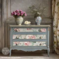 Papier do decoupage Prima Pink Blossom Bliss - zestaw 2 sztuki. Przykład wykorzystania papieru do dekorowania komody.