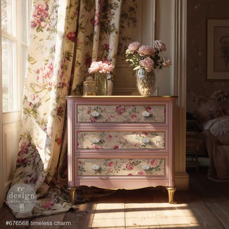 Papier do decoupage Prima Timeless Charm - zestaw 2 arkuszy. Przykład wykorzystania papieru do dekorowania komody.