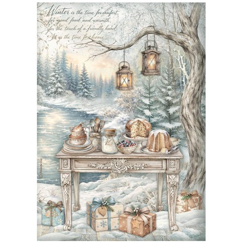Papier ryżowy Stamperia White Christmas.  Motyw - stół zastawiony domowymi wypiekami na tle ośnieżonego lasu i spokojnej tafli wody. Format A4, kod produktu DFSA41145. Idealny do techniki decoupage oraz projektów mixmedia, handmade i DIY.