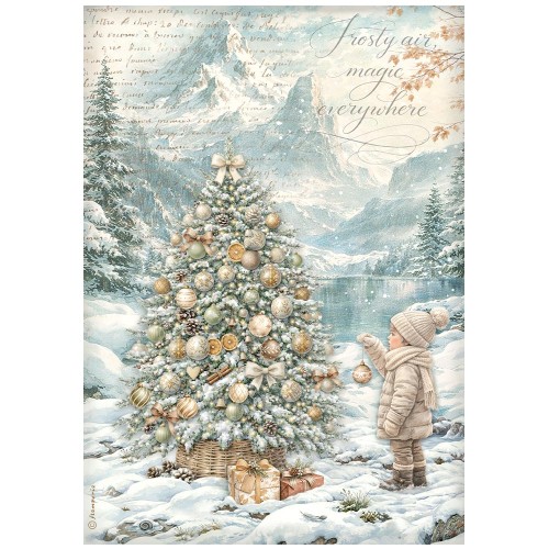 Papier ryżowy Stamperia White Christmas.  Wzór przedstawia dziecko i udekorowaną choinką pośród ośnieżonych gór.. Format A4, kod produktu DFSA41146. Idealny do techniki decoupage oraz projektów mixmedia, handmade i DIY.