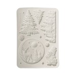 Foremka silikonowa marki Stamperia z kolekcji Classic Christmas. Zawiera wzór choinki, szyszki, gałązkę iglastą oraz zimową scenę z jeleniem. Format A5, kod produktu KACMA617. Idealny do tworzenia odlewów do decoupage,