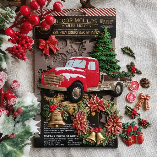 Foremka silikonowa do odlewów Prima Country Christmas Dellivery. Wymiary 20x13cm. Motywy: czerwony pick-up z choinką, wianek, dzwonki, poisencja, prezenty. Idealna do odlewów z żywicy, glinki, masy. Posiada atest spożywczy. Kod produktu 684471.