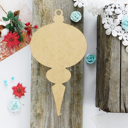 Zawieszka w kształcie bombki z HDF o grubości 3 mm. Baza do projektów DIY, scrapbookingu, decoupage oraz technik mixed media. Wymiary 14cm wysokość, 7,5 cm szerokość.